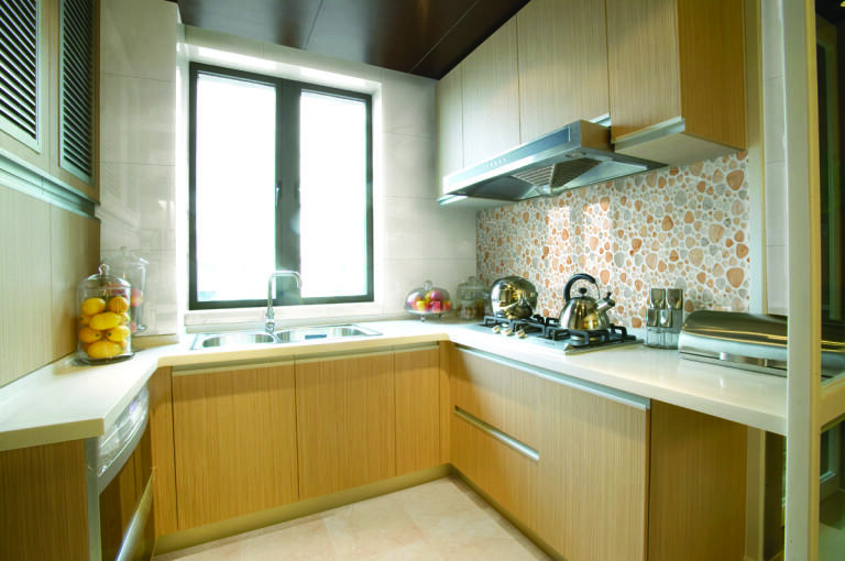https://adm.eleganzaindonesia.com/storage/products/product_examples/1750683067_Charming_Snow White_30x60_room scene2.jpg